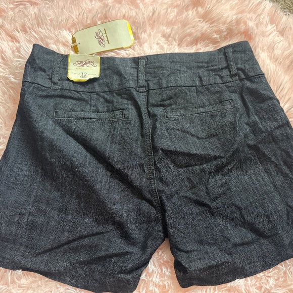 Shorts - Picture 3 of 4